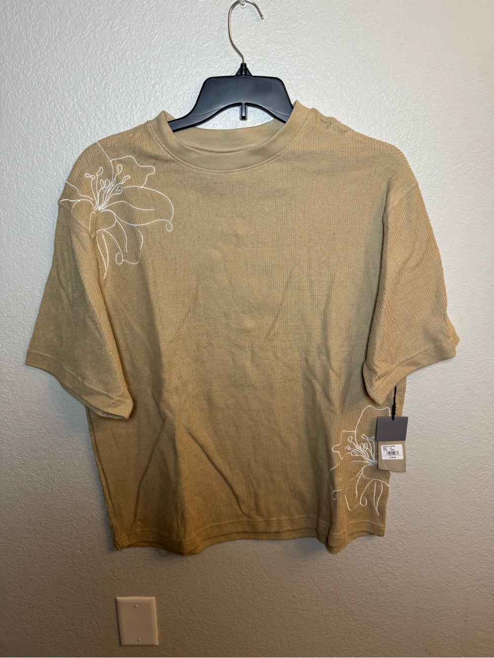 NWT Amongst Others Drop Shoulder Boxy Fit Graphic Tee - Tan / Beige Medium
